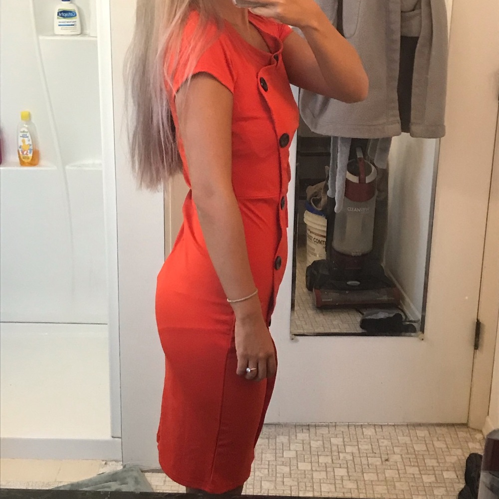 Red button dress - Picture 2 of 4